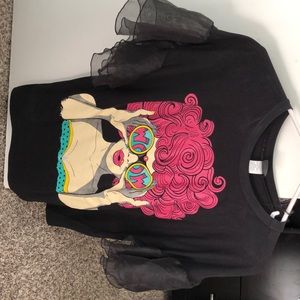 black shirt with design& see through ruffle sleeve